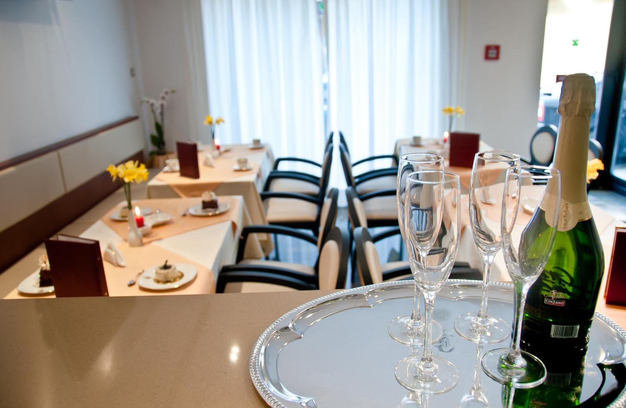 Hotel Beyfin Cluj-Napoca Luaran gambar