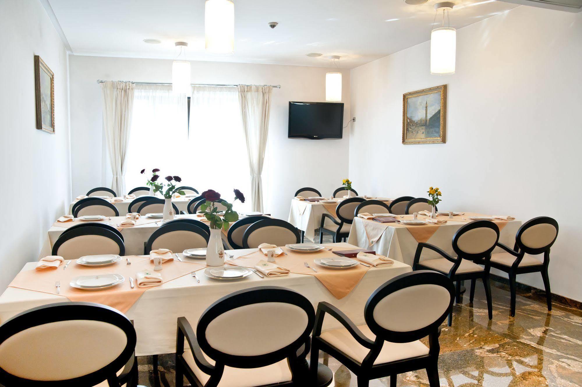 Hotel Beyfin Cluj-Napoca Luaran gambar